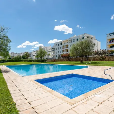 Nova Sunny 2br With Pool By Lovelystay