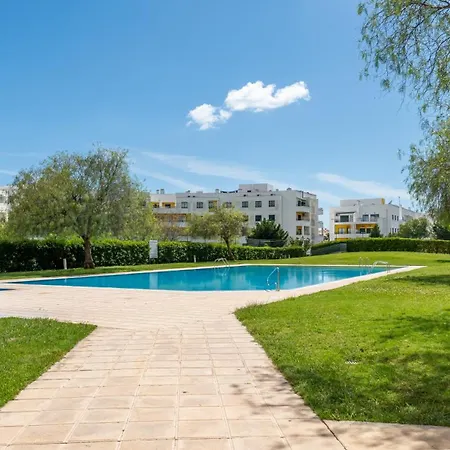 Nova Sunny 2br With Pool By Lovelystay *