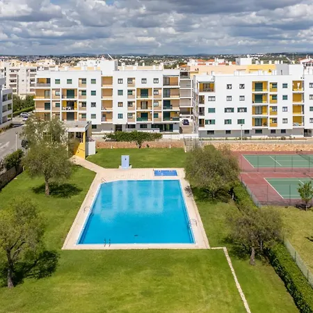 Nova Sunny 2br With Pool By Lovelystay Apartment