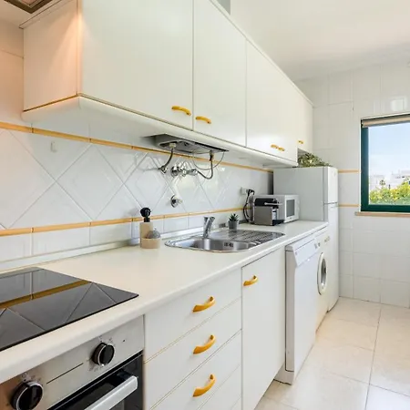 Nova Sunny 2br With Pool By Lovelystay