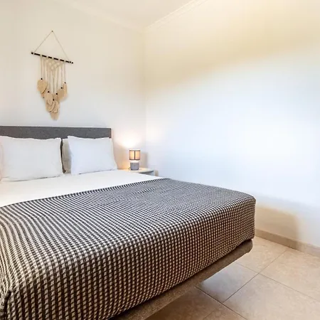 Nova Sunny 2br With Pool By Lovelystay Apartamento *